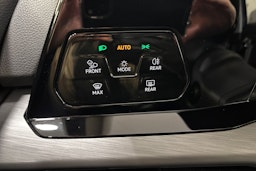 musta Volkswagen Golf 2023 kuva 20.