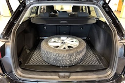 musta Volkswagen Golf 2023 kuva 25.