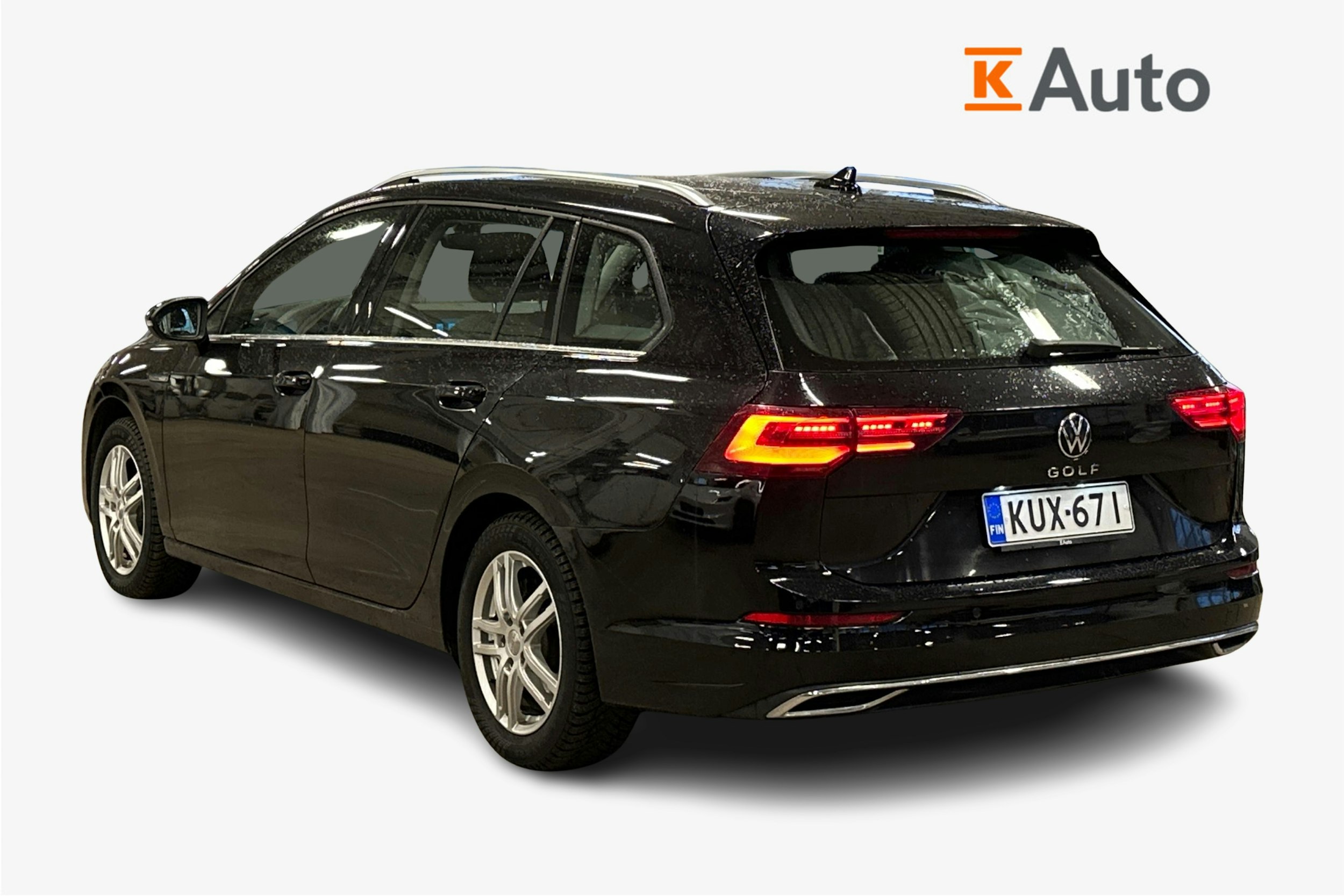 musta Volkswagen Golf 2023 kuva 2.