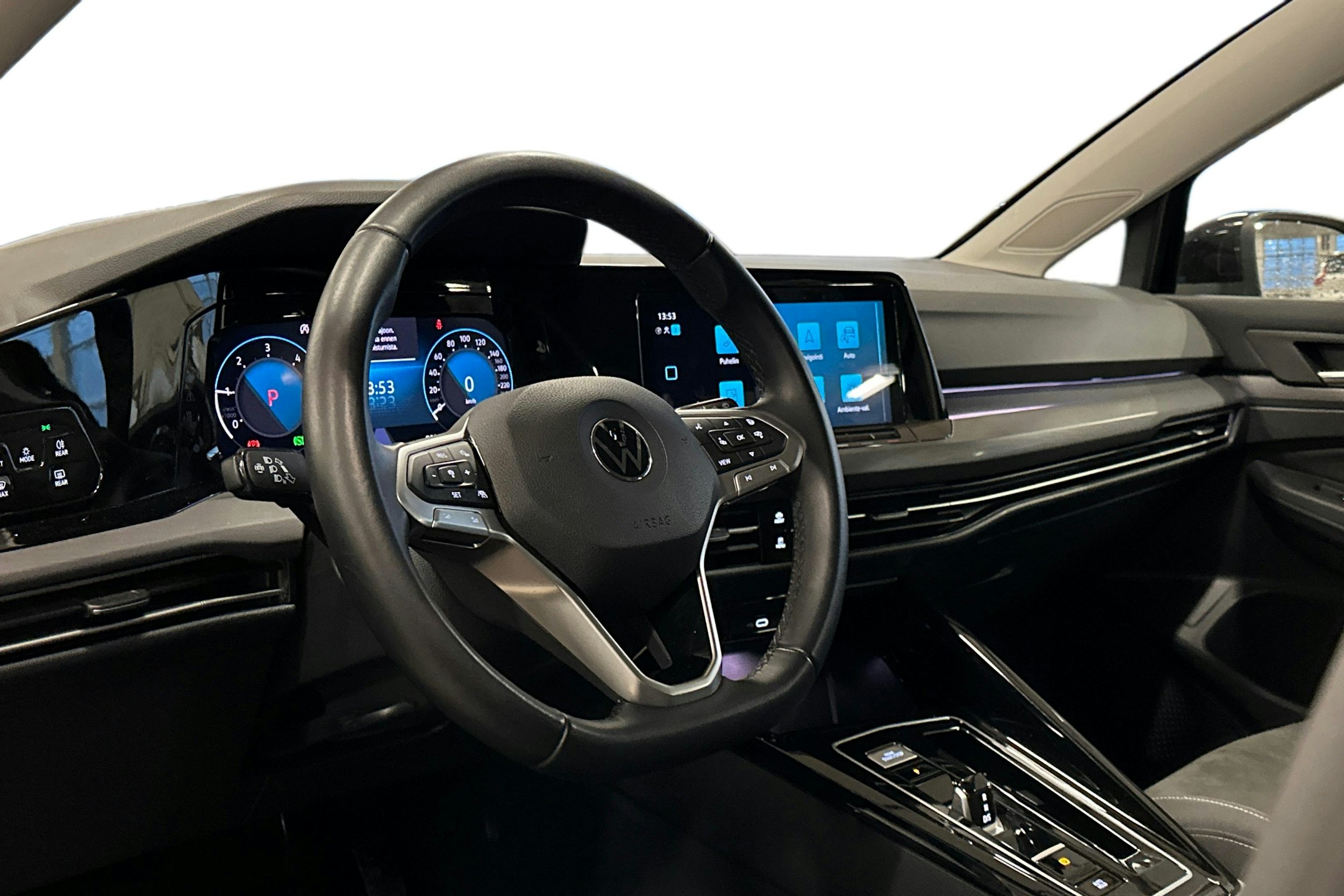 musta Volkswagen Golf 2023 kuva 3.