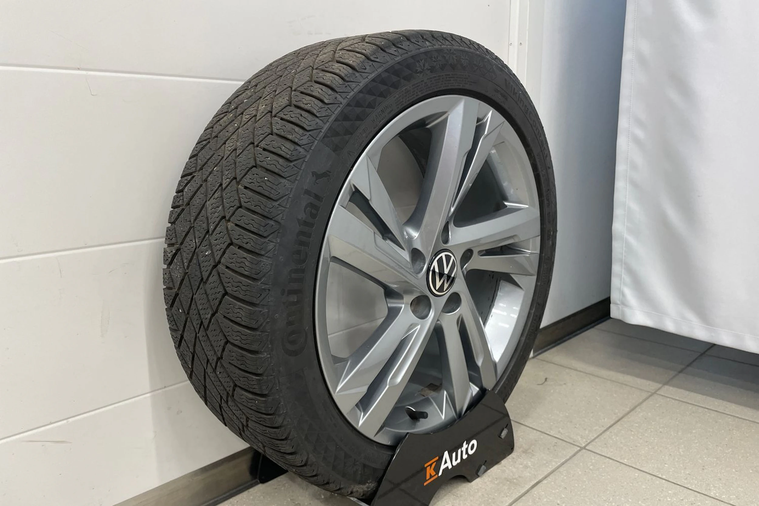 Sininen Volkswagen GOLF 2023 kuva 10.