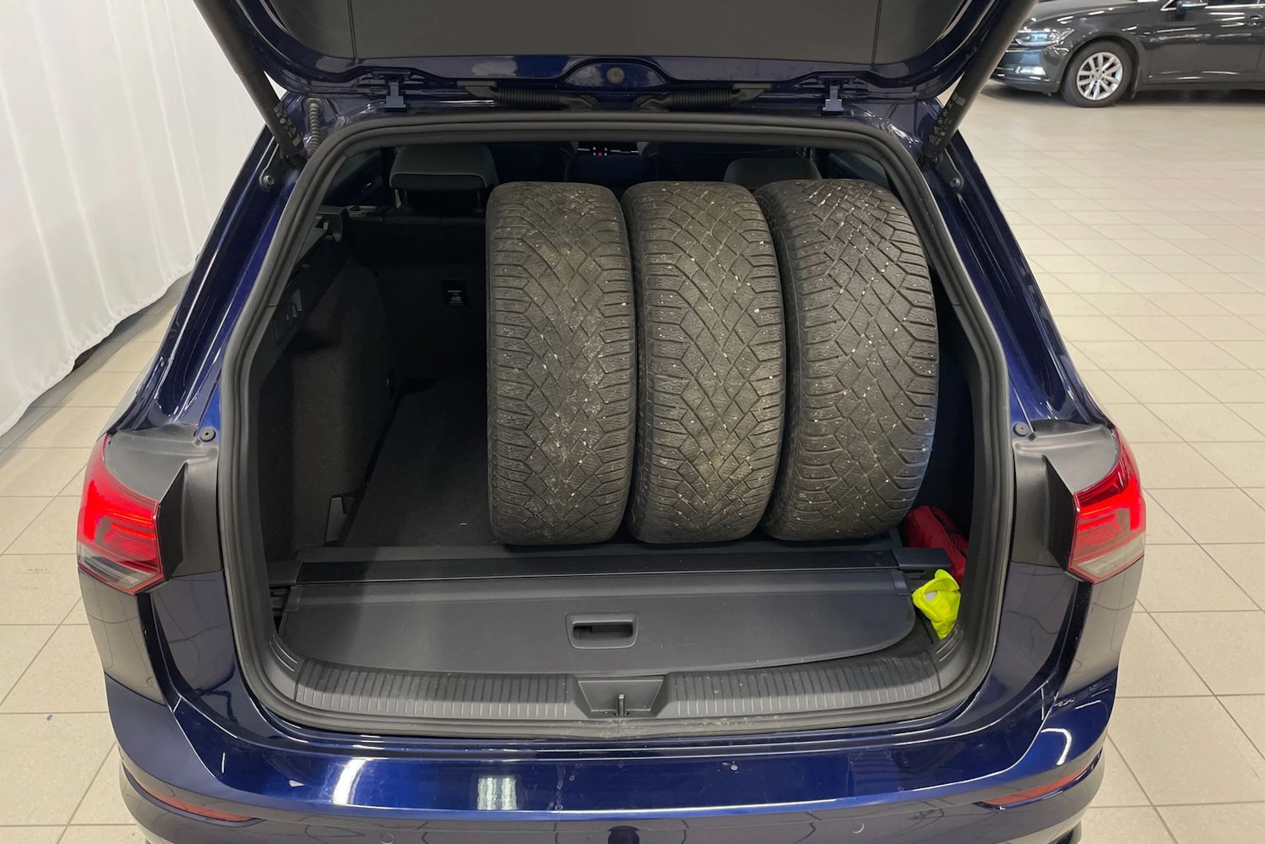 Sininen Volkswagen GOLF 2023 kuva 24.