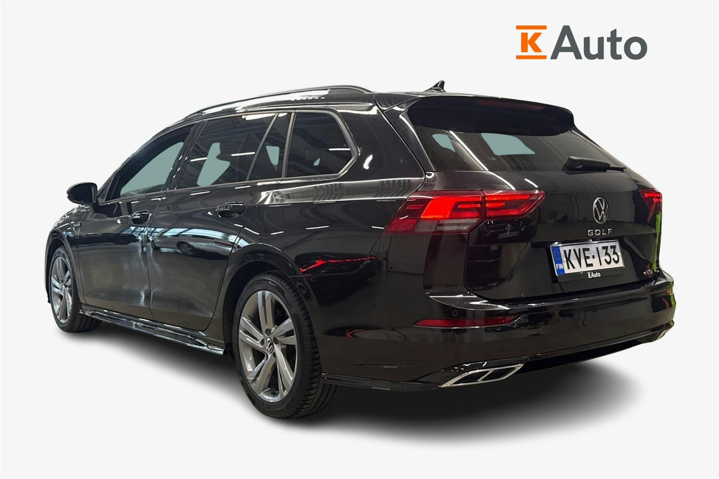 musta Volkswagen Golf 2023 kuva 2.