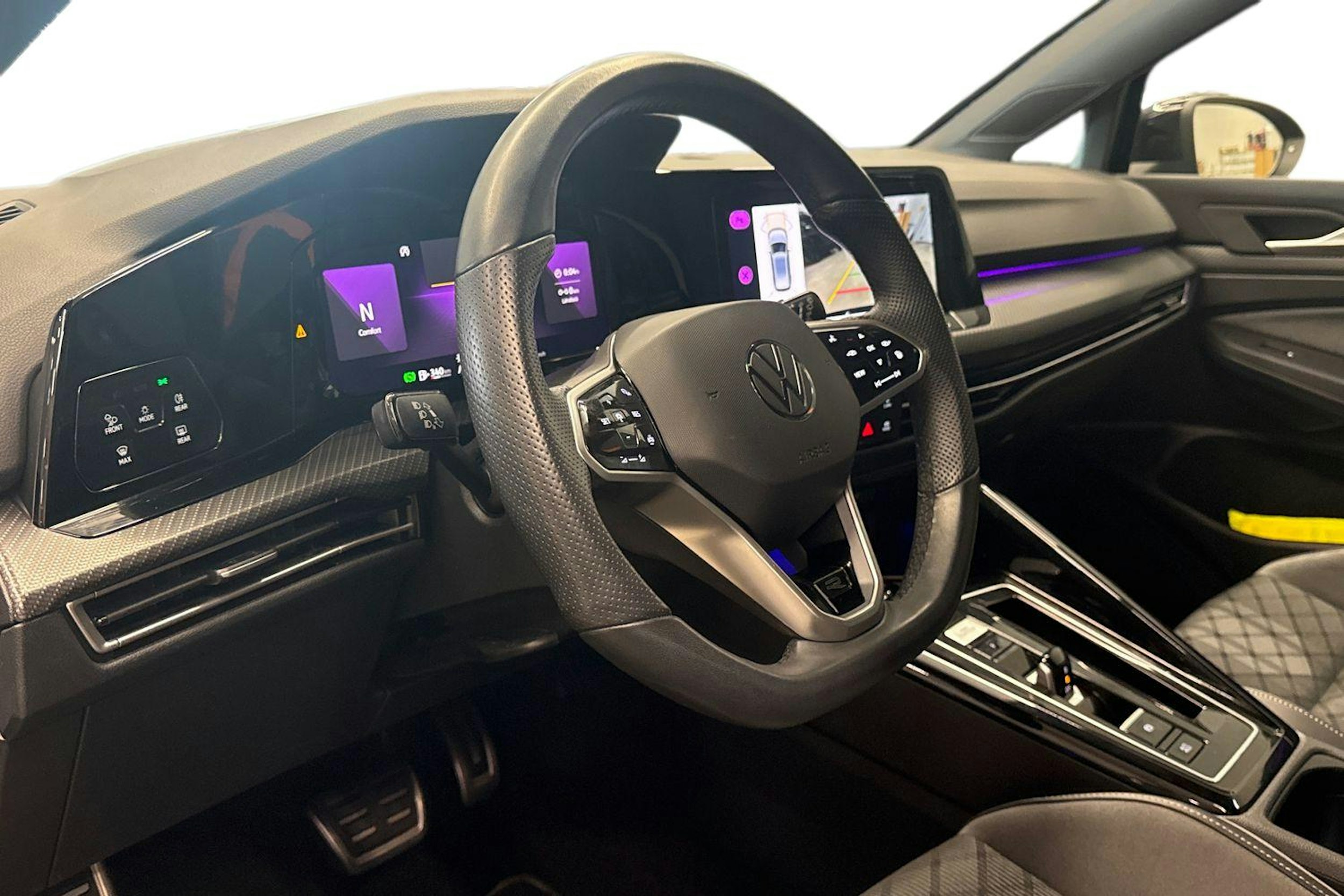 musta Volkswagen Golf 2023 kuva 7.