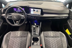 musta Volkswagen Golf 2023 kuva 9.