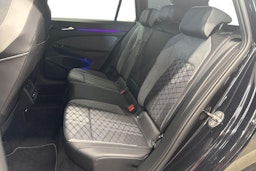 musta Volkswagen Golf 2023 kuva 10.