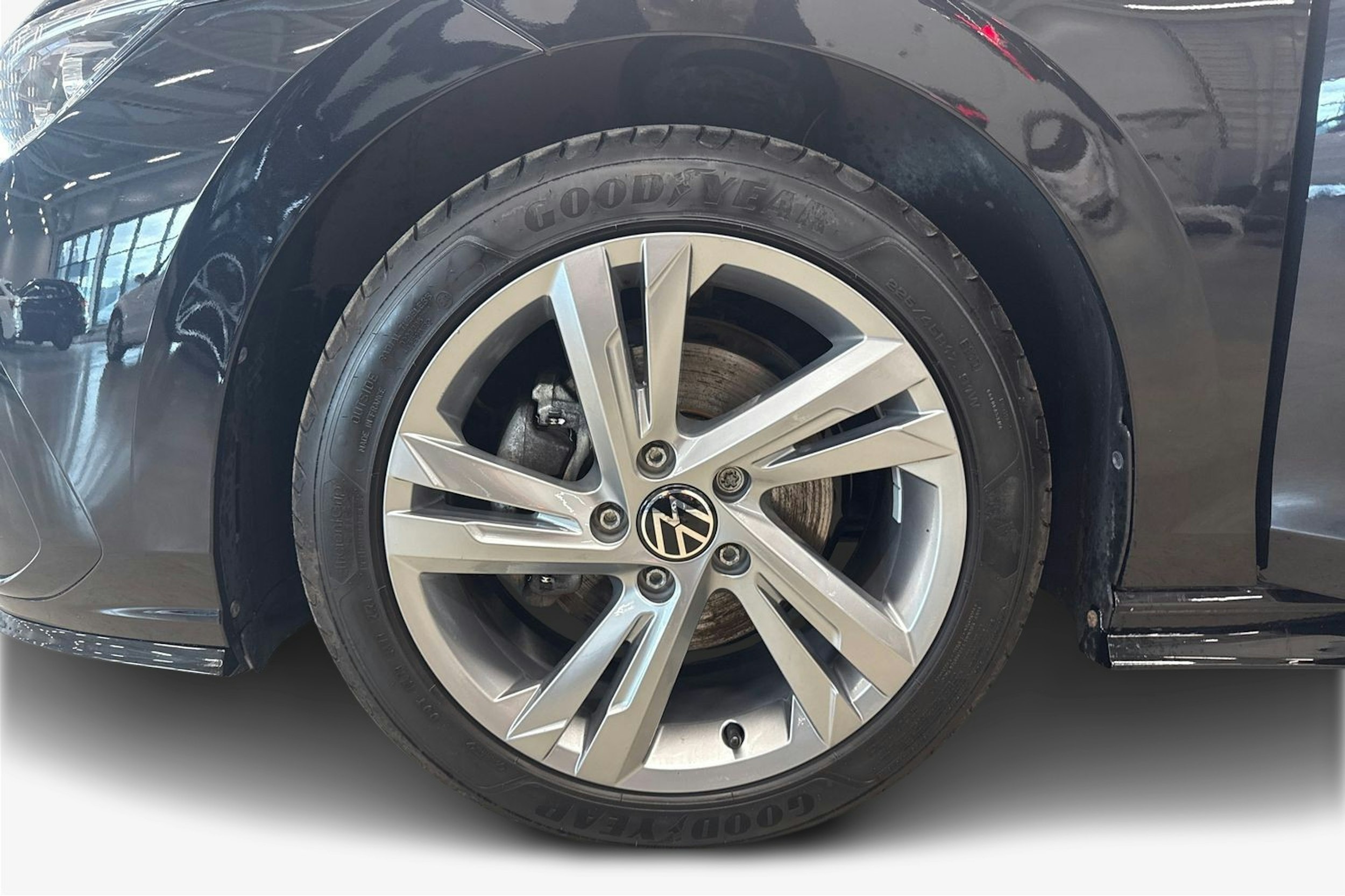musta Volkswagen Golf 2023 kuva 11.
