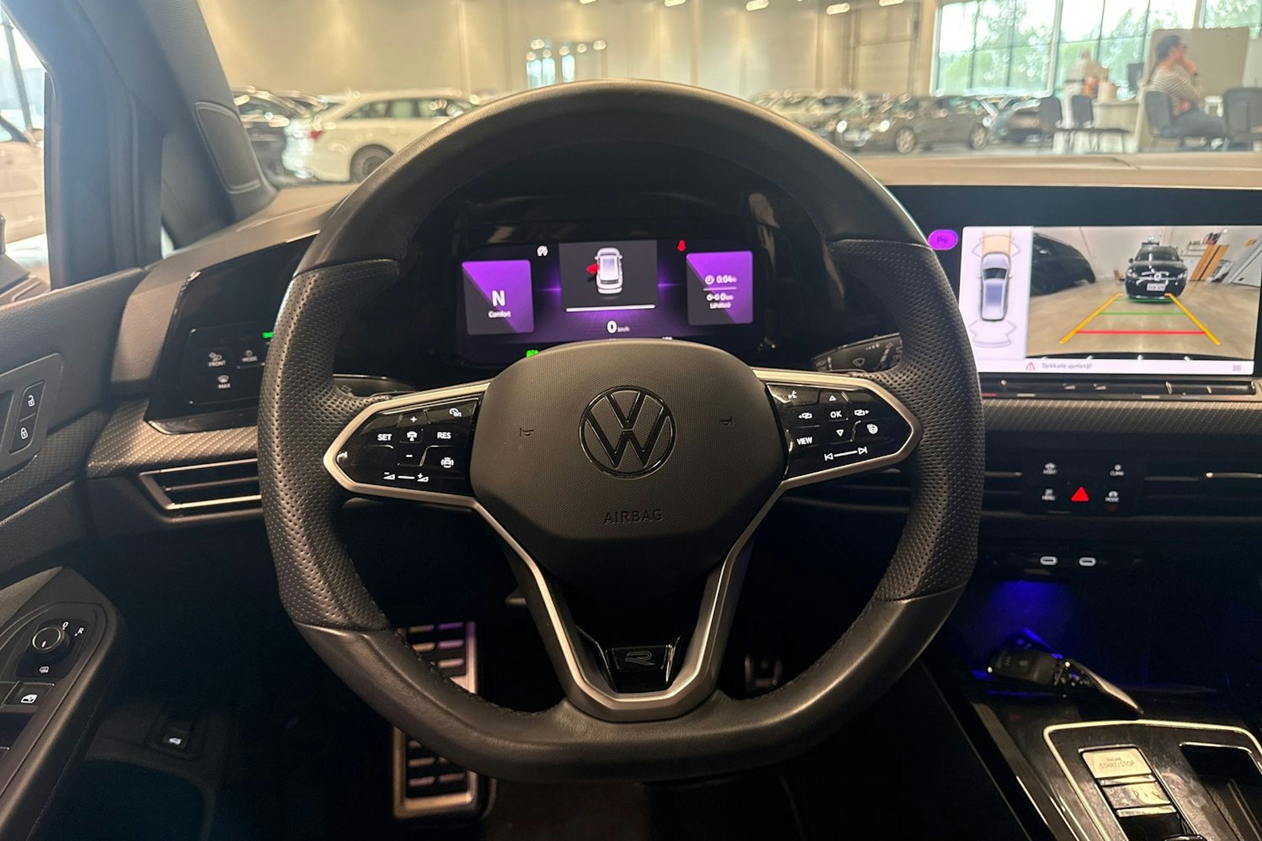 musta Volkswagen Golf 2023 kuva 14.