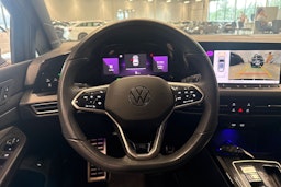 musta Volkswagen Golf 2023 kuva 14.