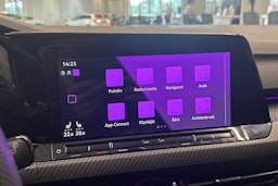 musta Volkswagen Golf 2023 kuva 21.