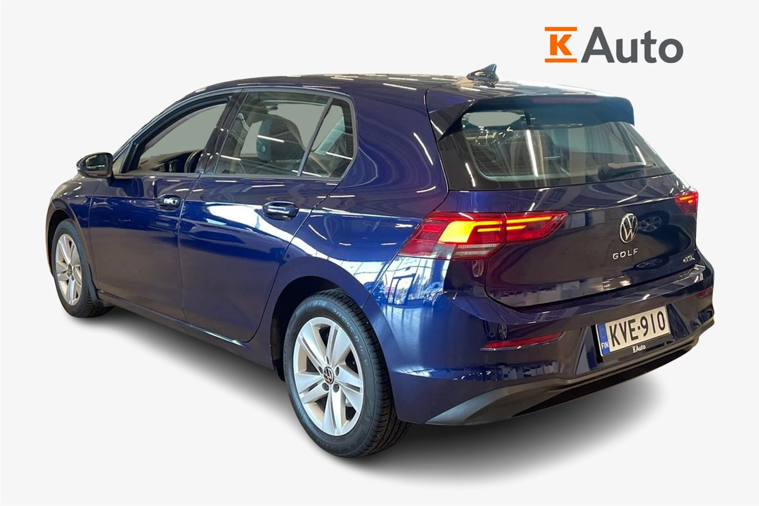 sininen Volkswagen Golf 2023 kuva 2.