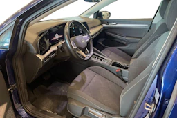 sininen Volkswagen Golf 2023 kuva 6.