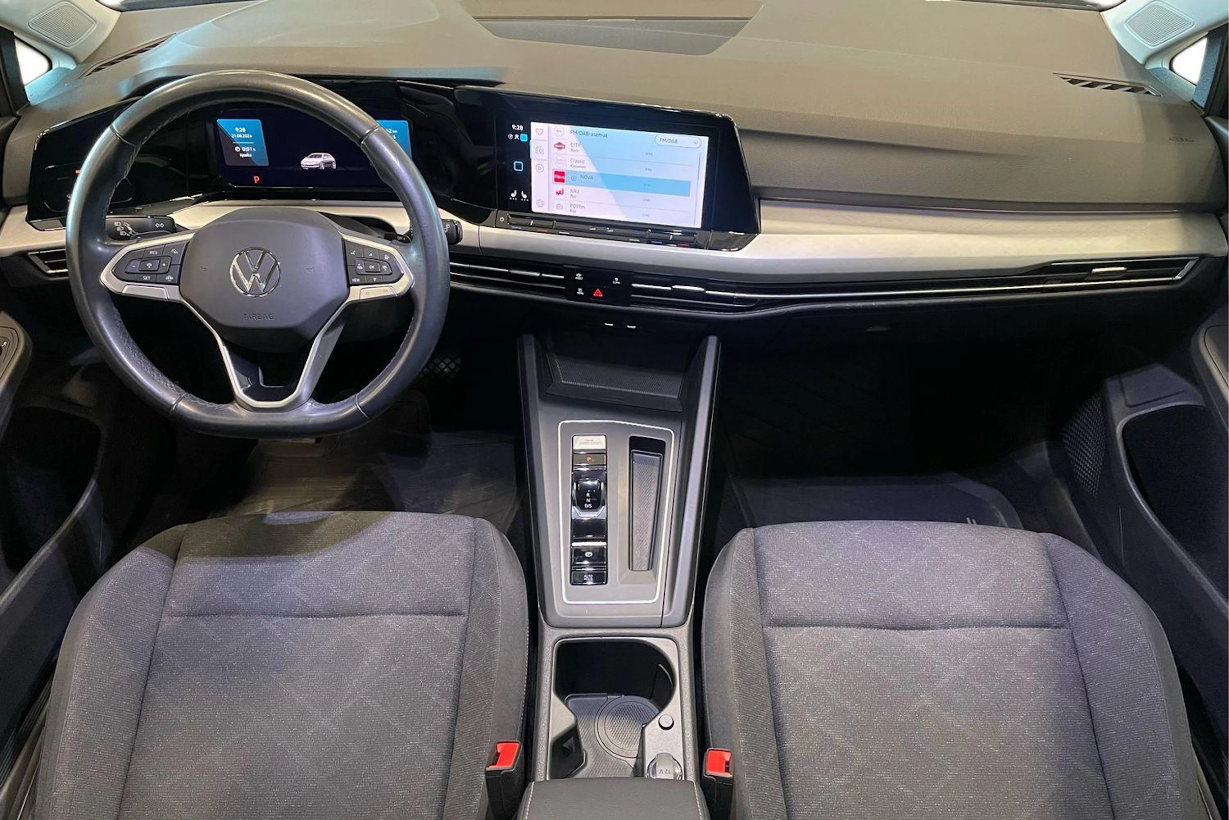 sininen Volkswagen Golf 2023 kuva 7.
