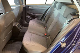 sininen Volkswagen Golf 2023 kuva 8.