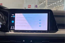 sininen Volkswagen Golf 2023 kuva 21.