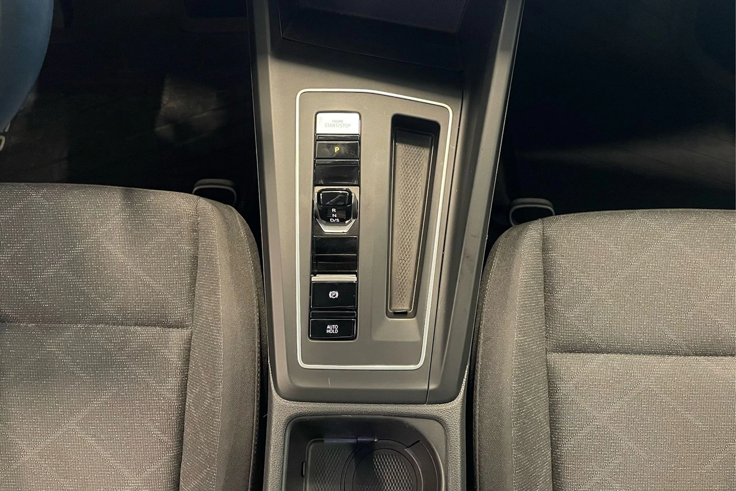 sininen Volkswagen Golf 2023 kuva 25.