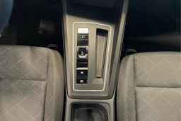 sininen Volkswagen Golf 2023 kuva 25.