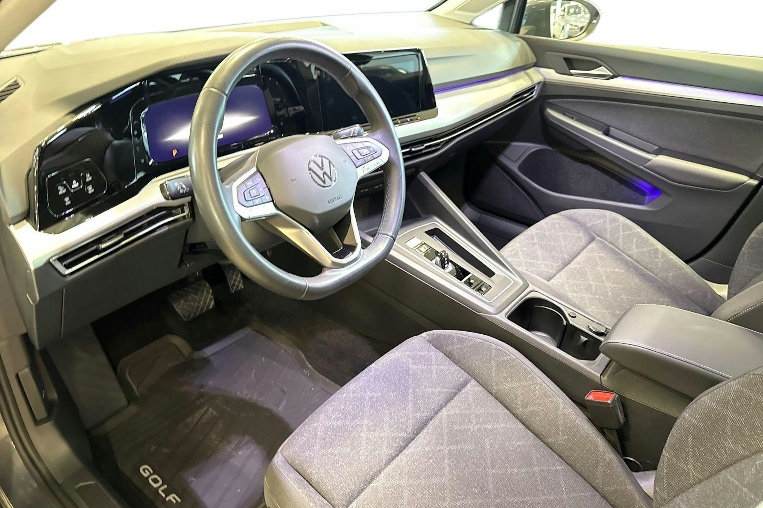 harmaa Volkswagen Golf 2023 kuva 7.
