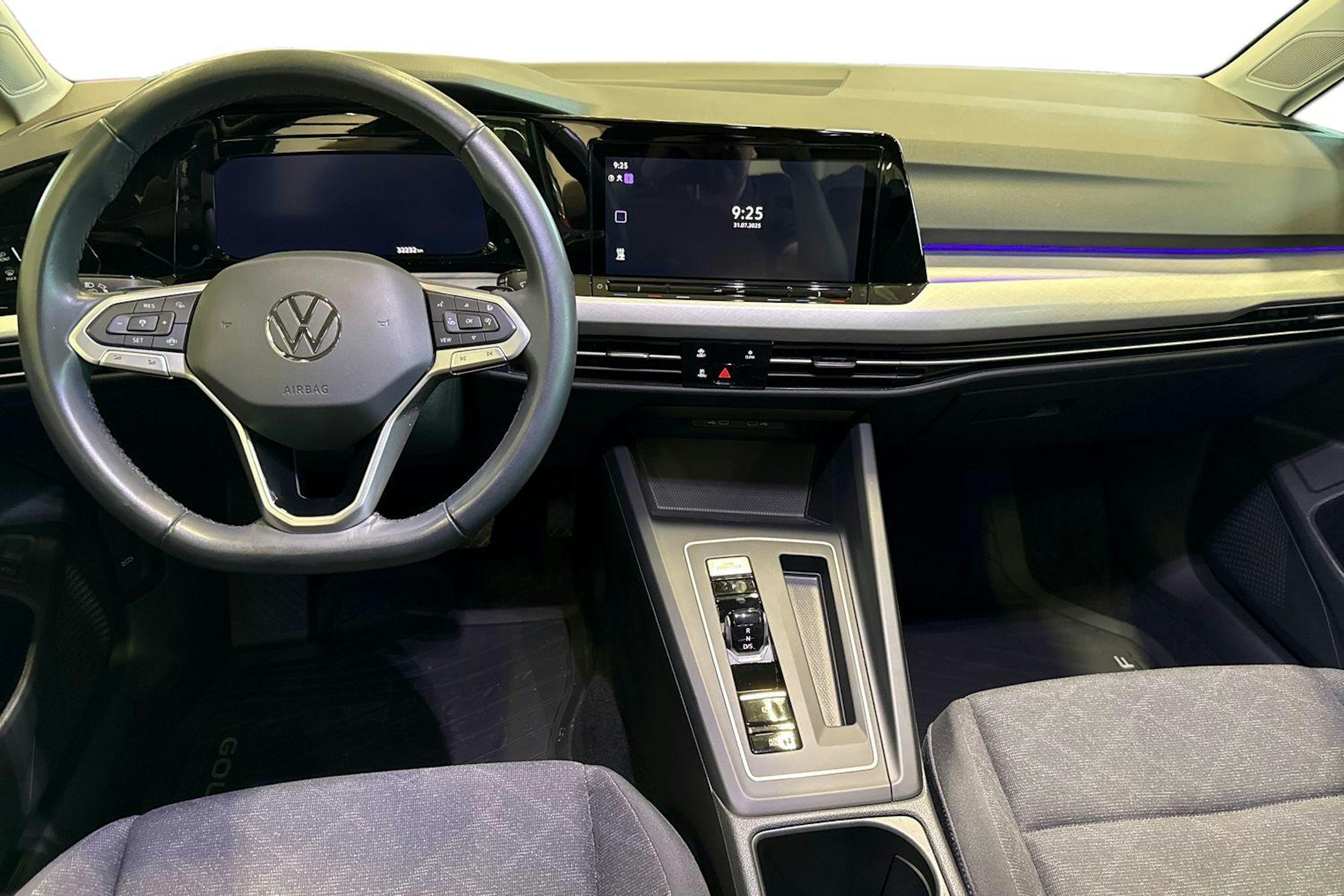 harmaa Volkswagen Golf 2023 kuva 9.
