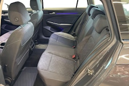 harmaa Volkswagen Golf 2023 kuva 10.