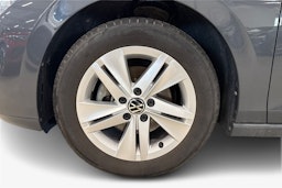 harmaa Volkswagen Golf 2023 kuva 11.