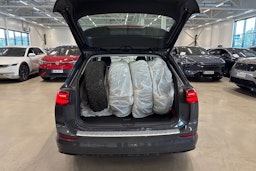 harmaa Volkswagen Golf 2023 kuva 15.