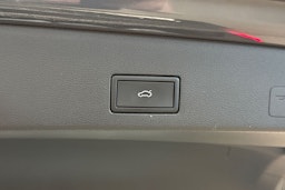 harmaa Volkswagen Golf 2023 kuva 16.