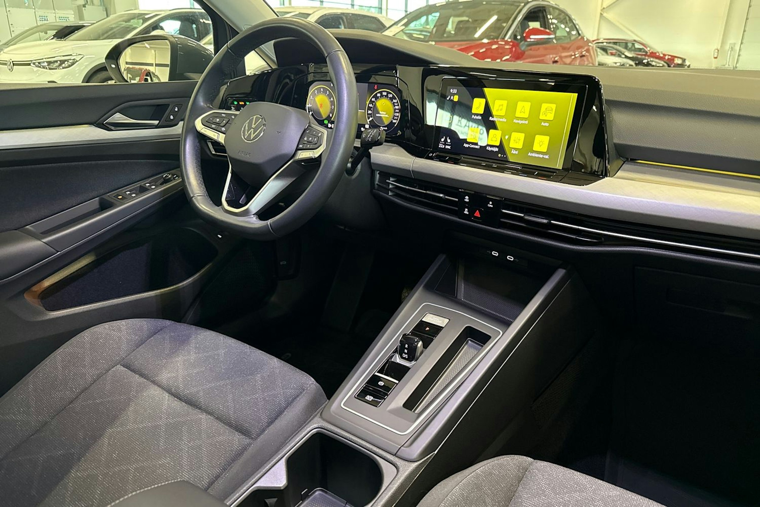 harmaa Volkswagen Golf 2023 kuva 25.