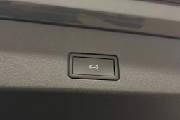 harmaa Volkswagen Golf 2023 kuva 14.