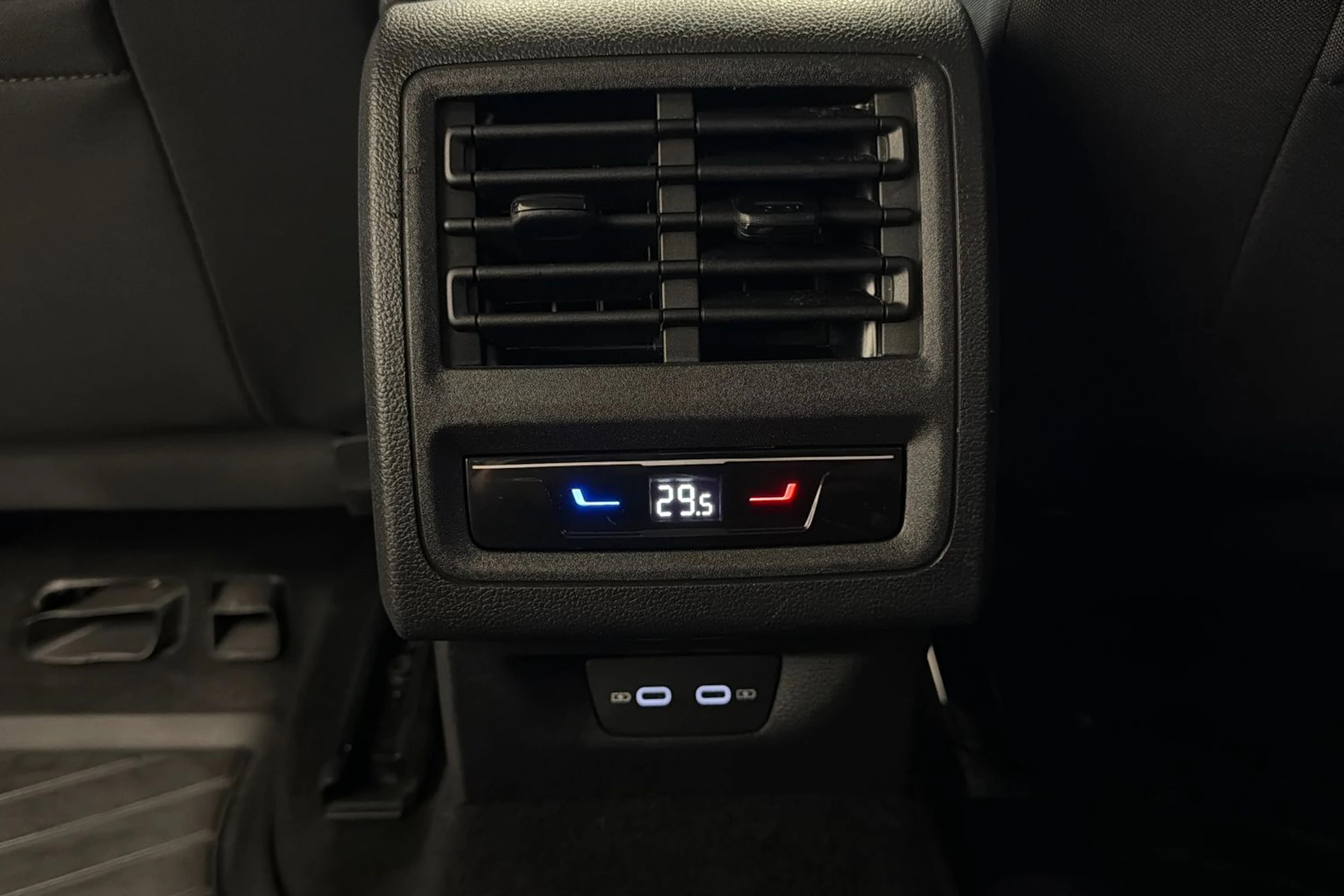 harmaa Volkswagen Golf 2023 kuva 16.