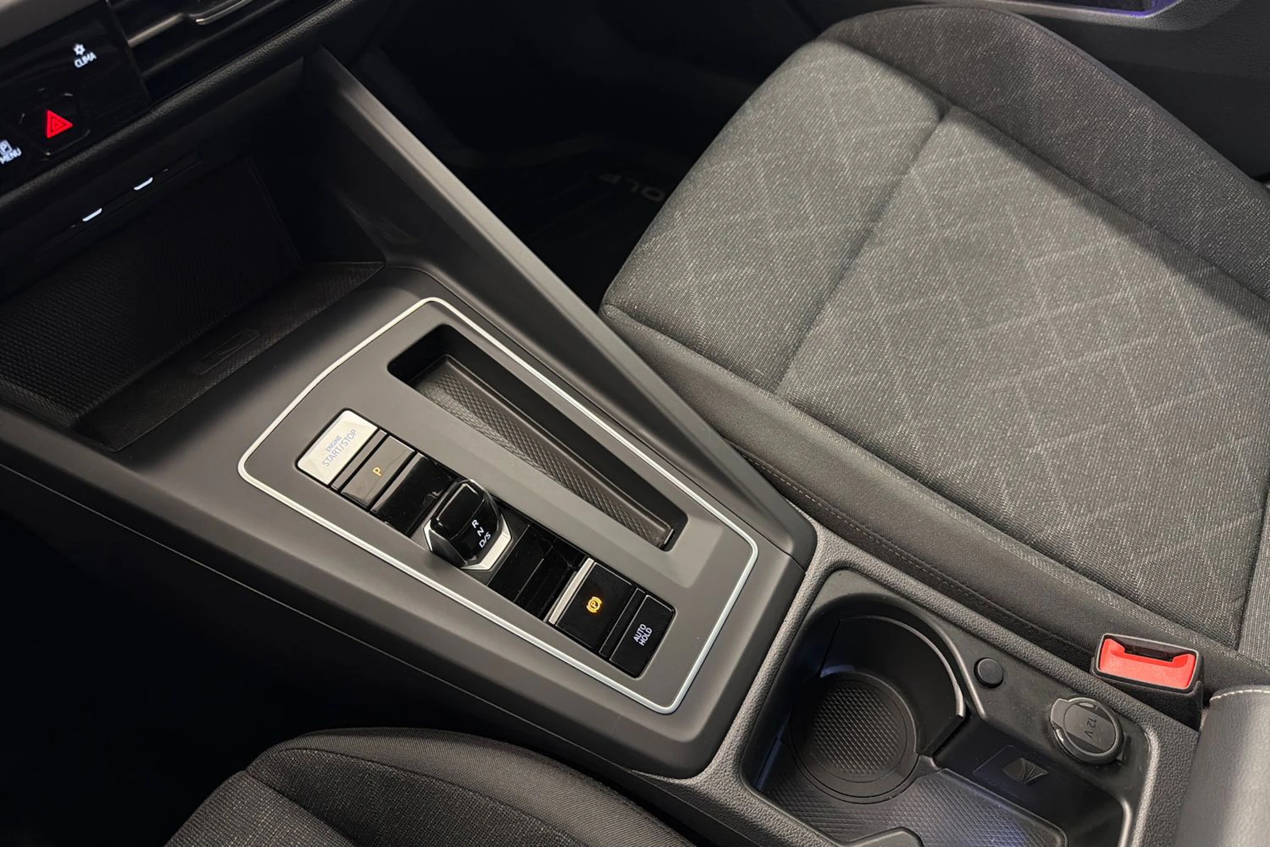 harmaa Volkswagen Golf 2023 kuva 21.