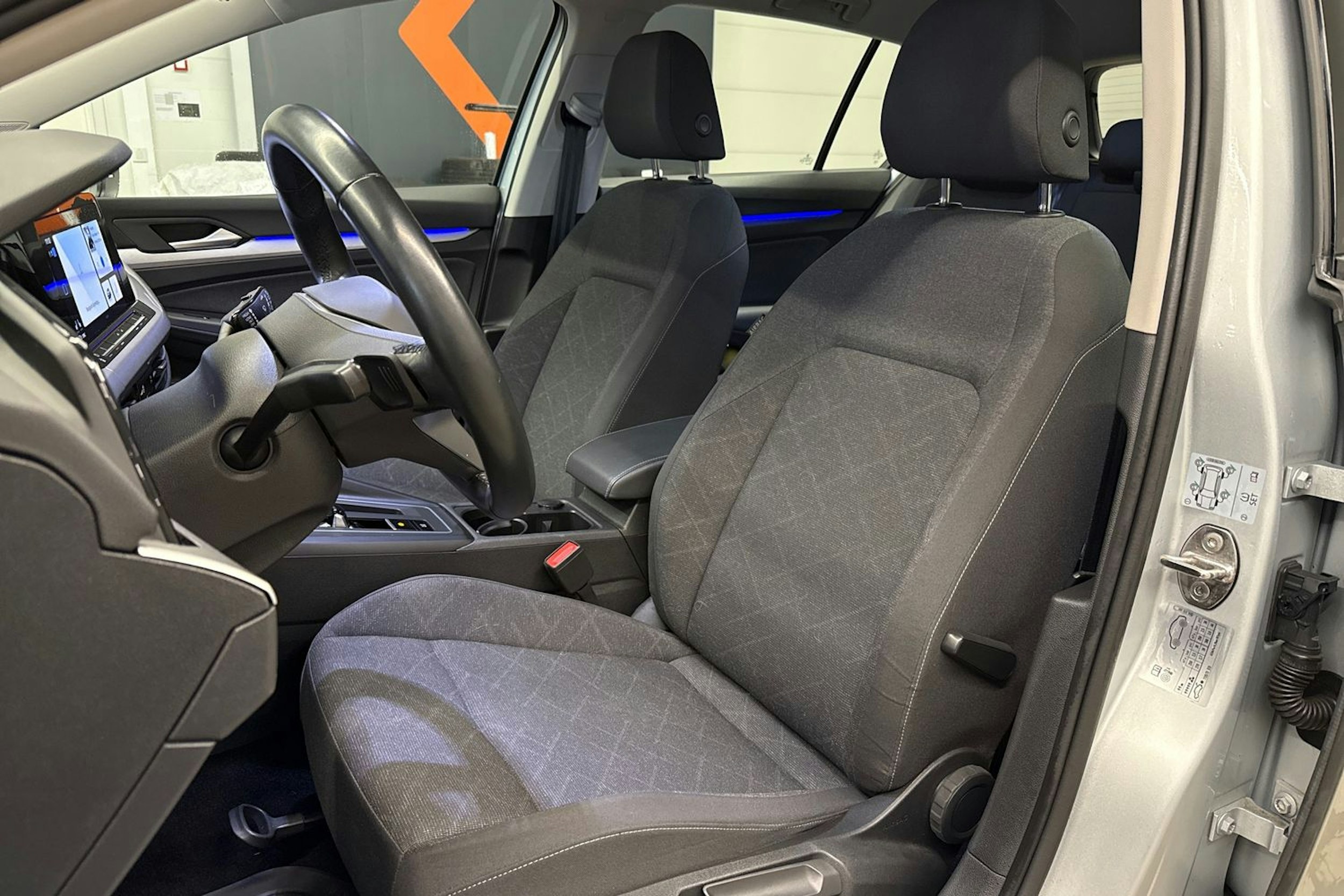 met. harmaa Volkswagen Golf 2023 kuva 11.