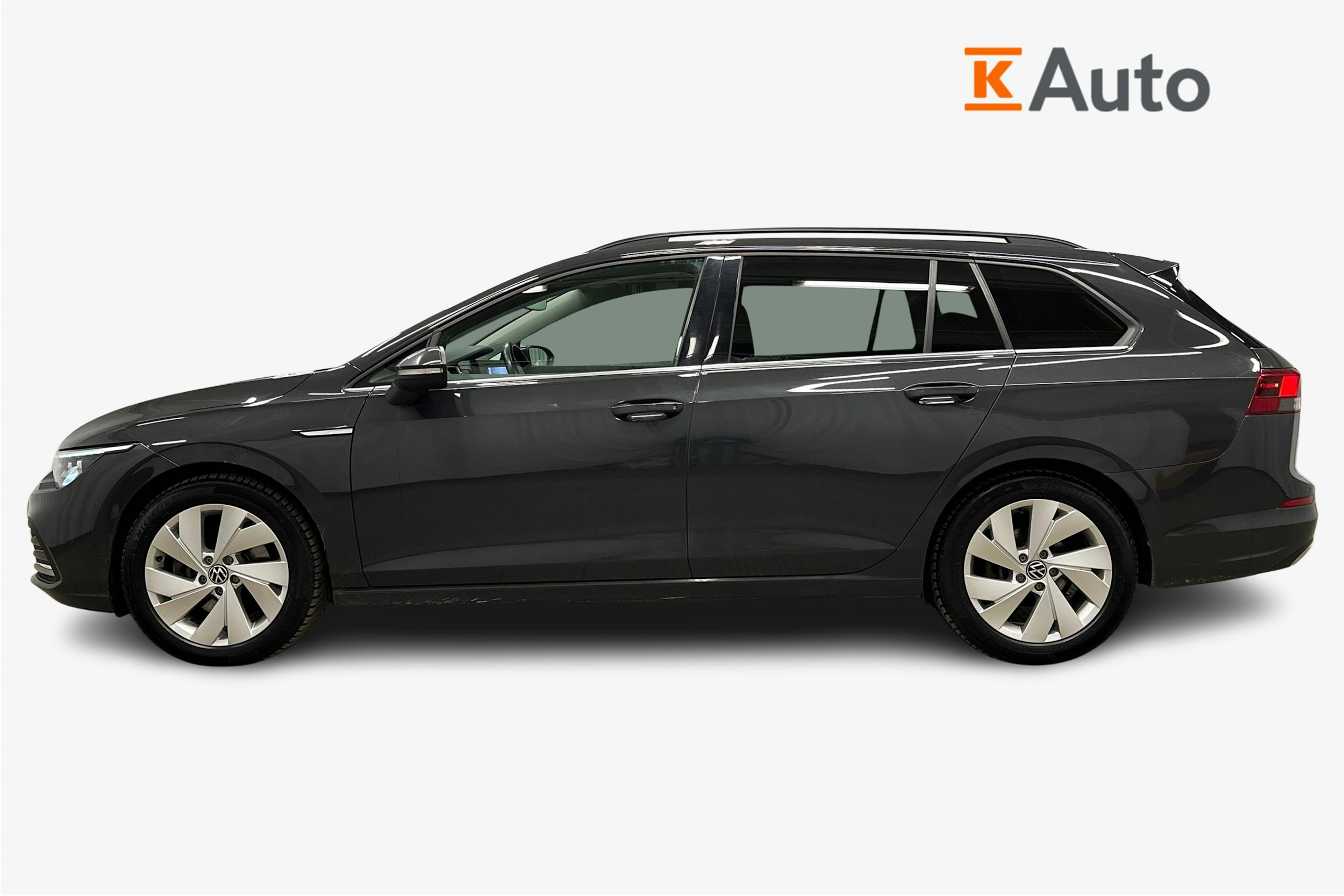 harmaa Volkswagen Golf 2023 kuva 6.