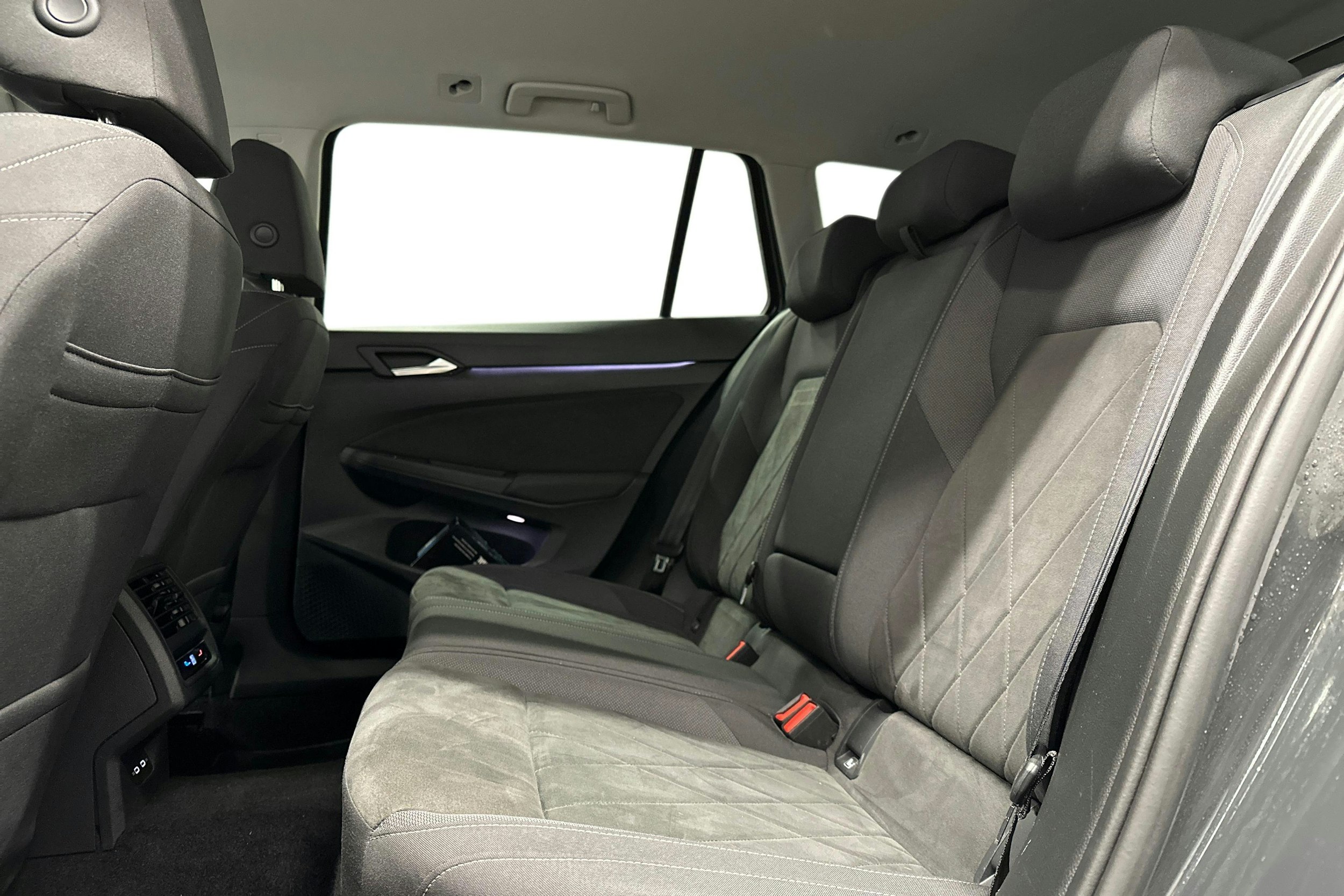 harmaa Volkswagen Golf 2023 kuva 10.