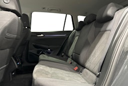 harmaa Volkswagen Golf 2023 kuva 10.