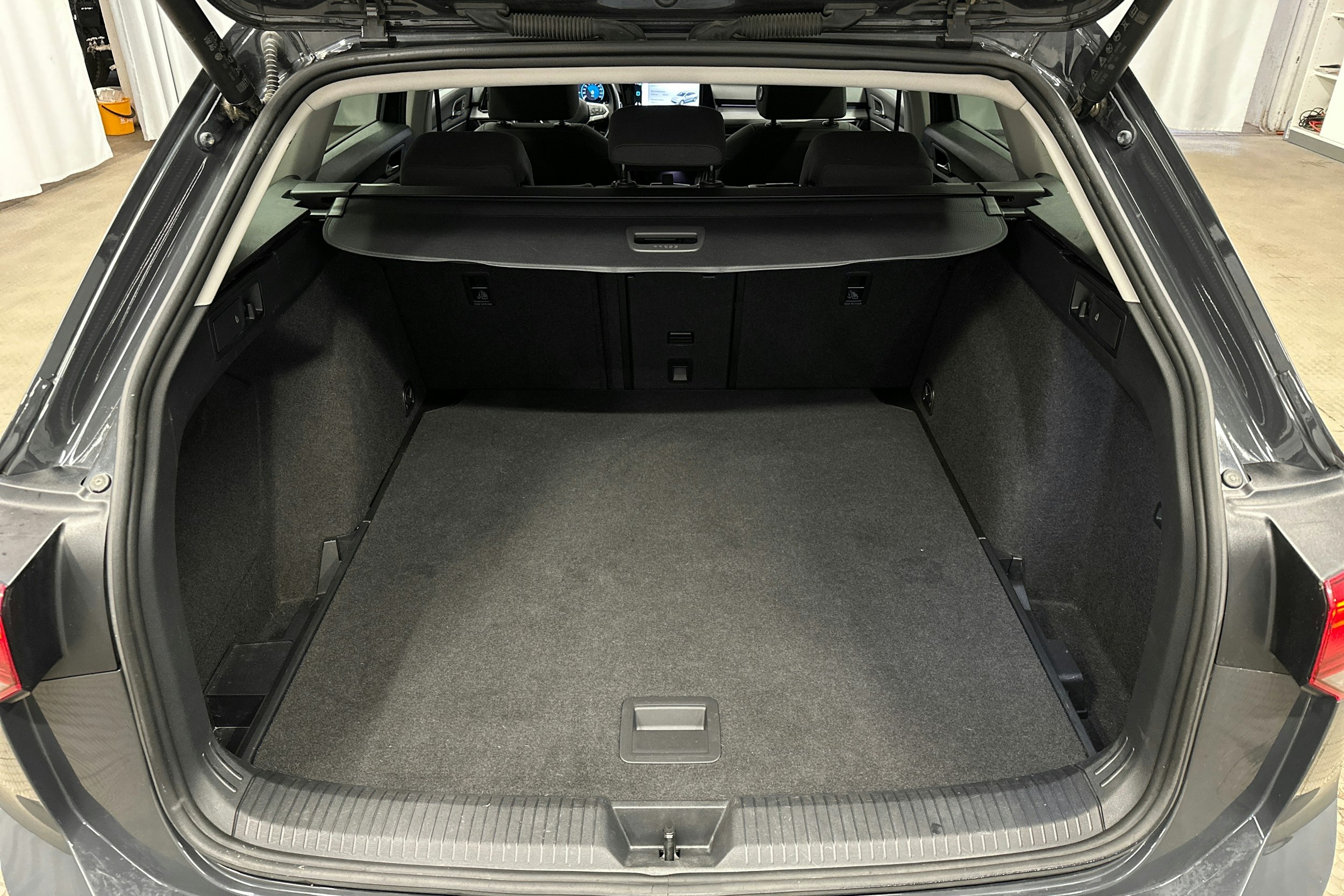 harmaa Volkswagen Golf 2023 kuva 14.