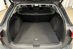 harmaa Volkswagen Golf 2023 kuva 14.