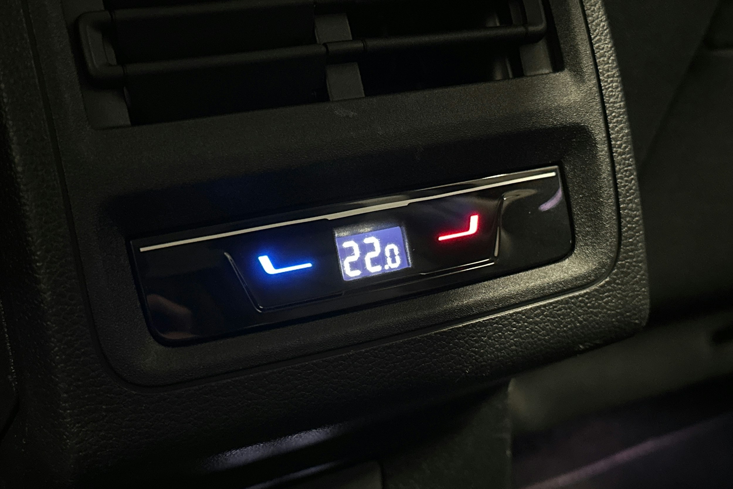 harmaa Volkswagen Golf 2023 kuva 17.