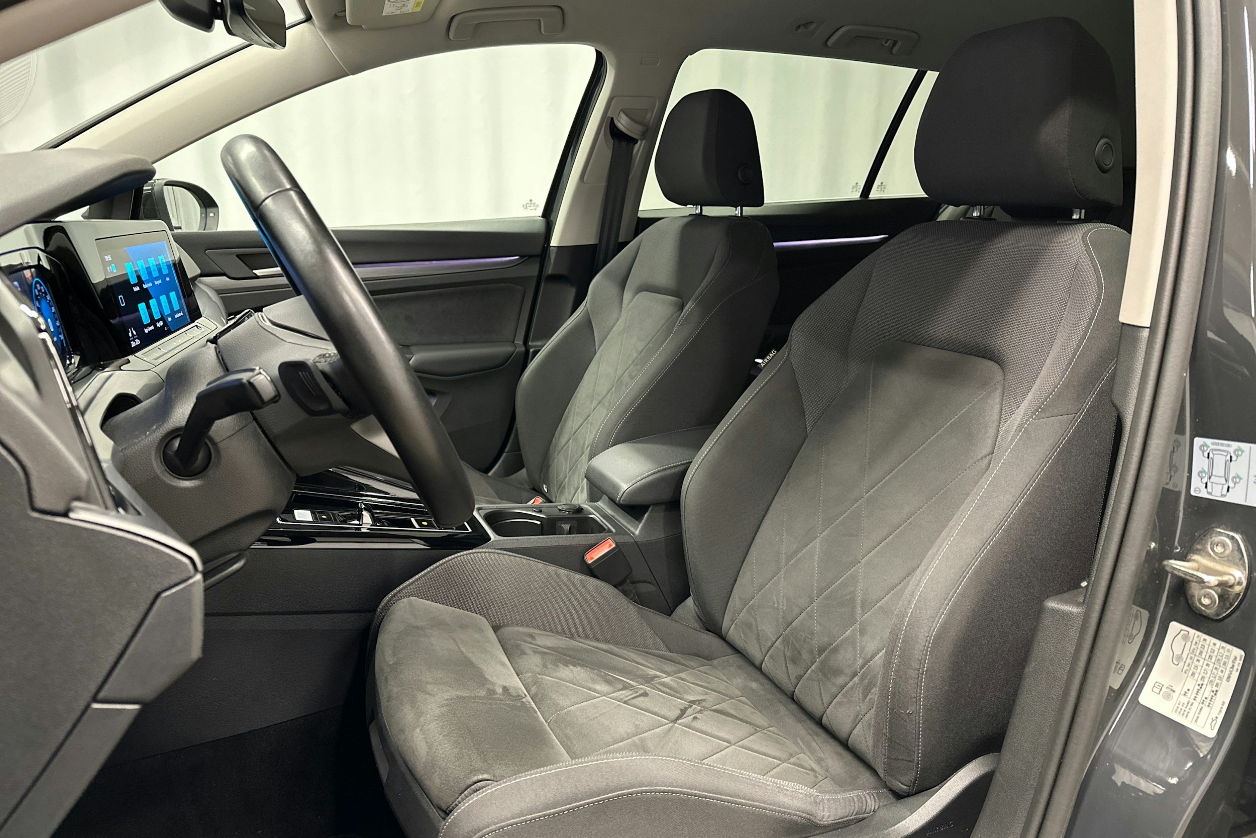 harmaa Volkswagen Golf 2023 kuva 18.