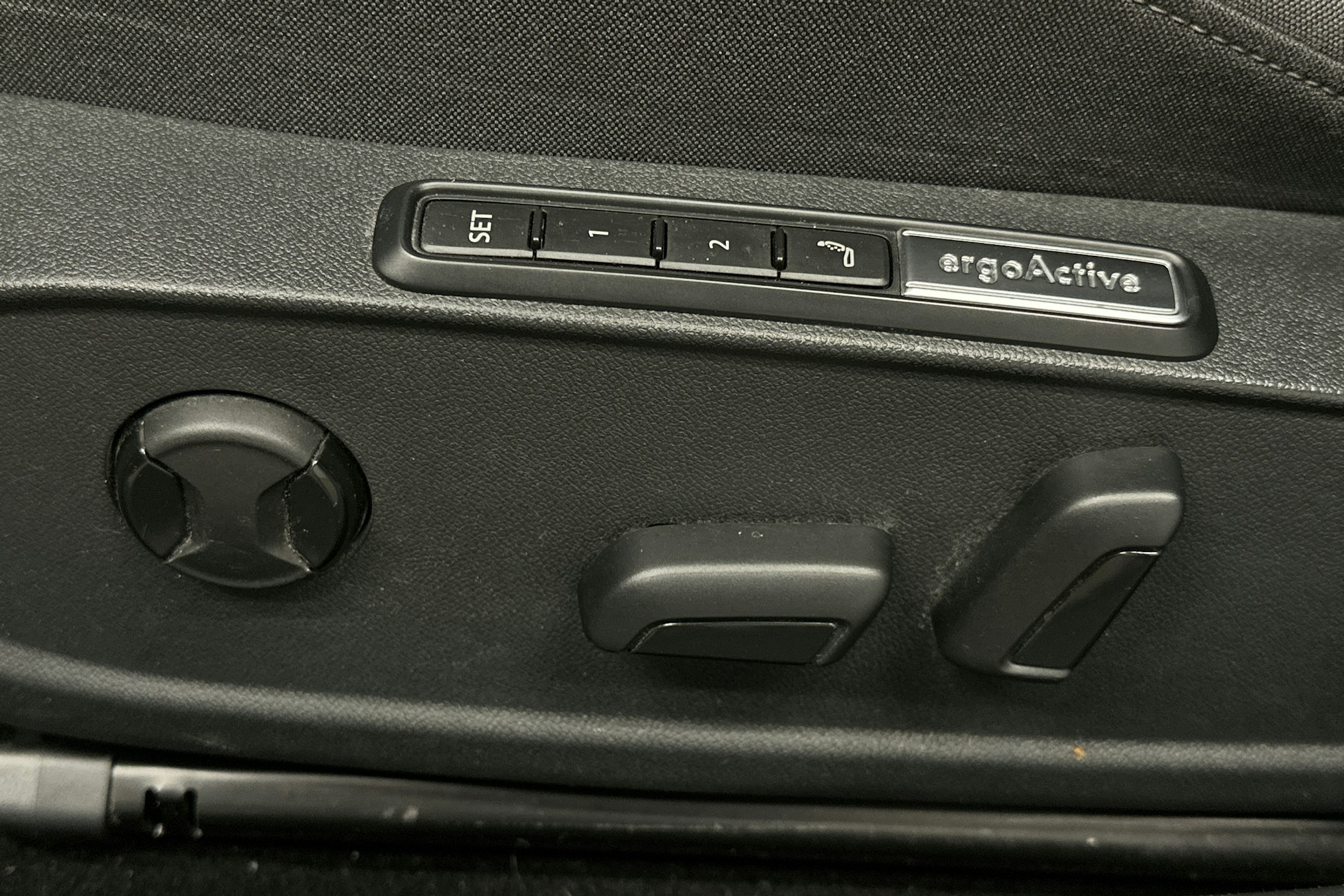 harmaa Volkswagen Golf 2023 kuva 19.