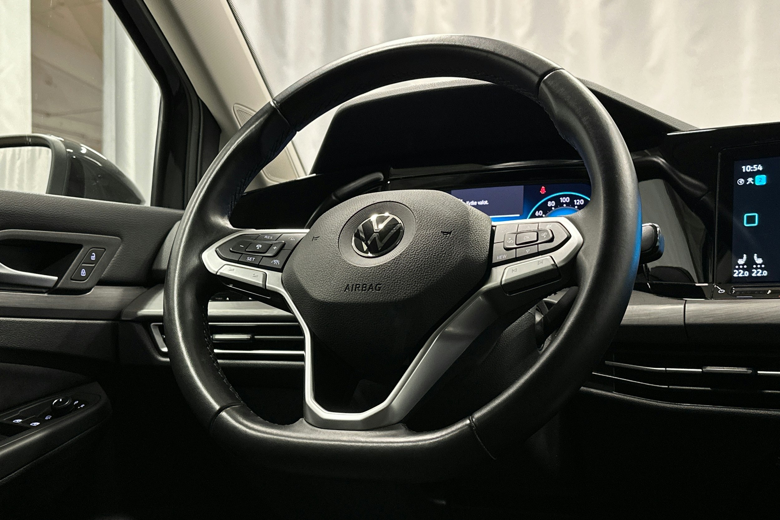 harmaa Volkswagen Golf 2023 kuva 20.