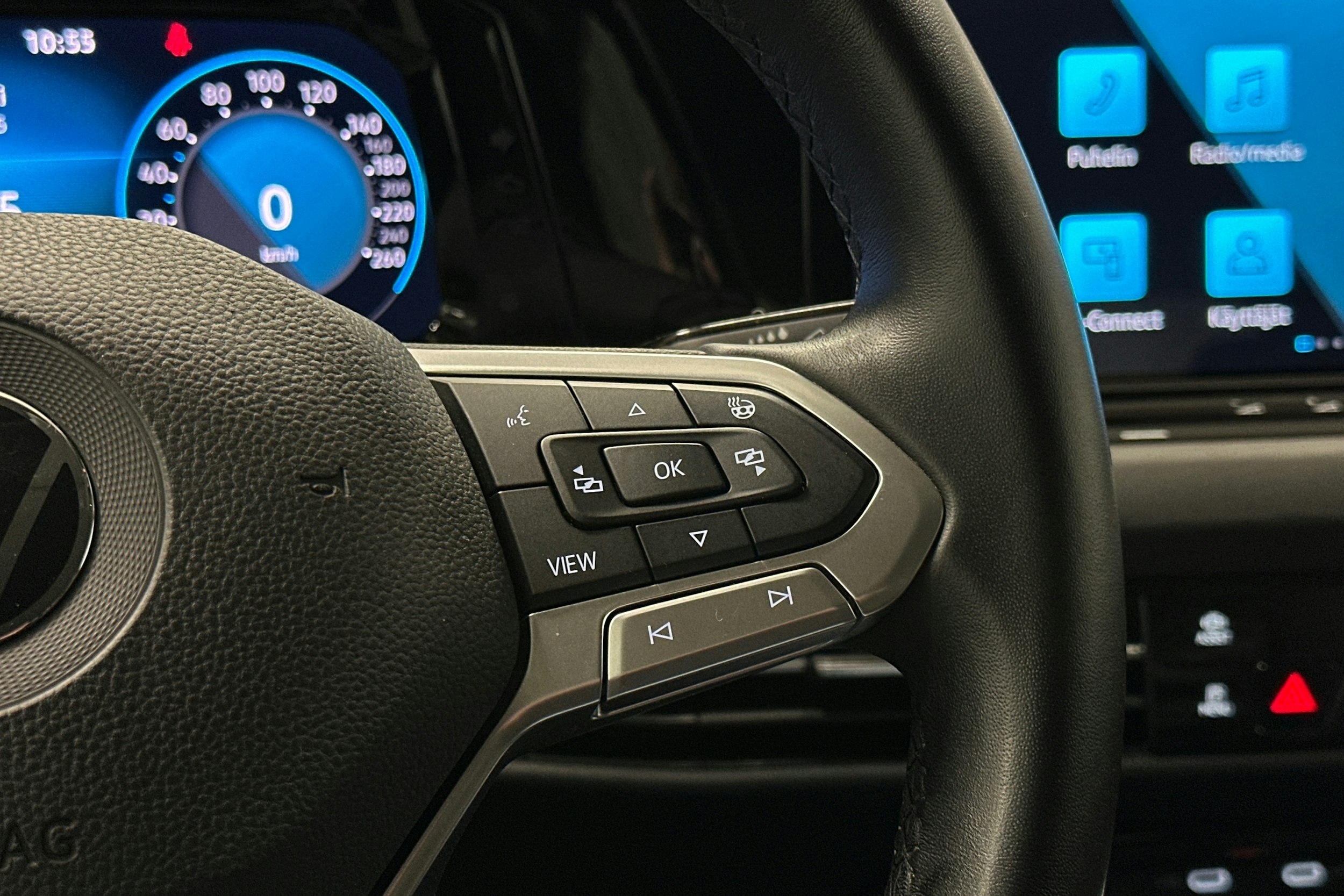 harmaa Volkswagen Golf 2023 kuva 22.