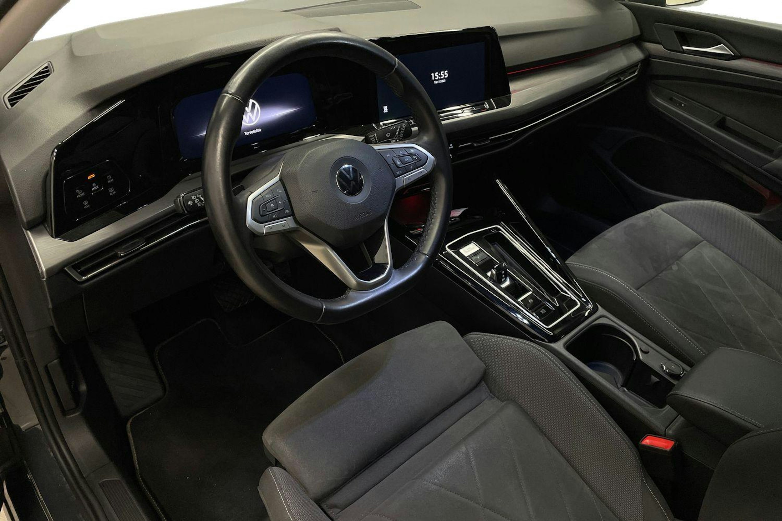 harmaa Volkswagen Golf 2023 kuva 6.