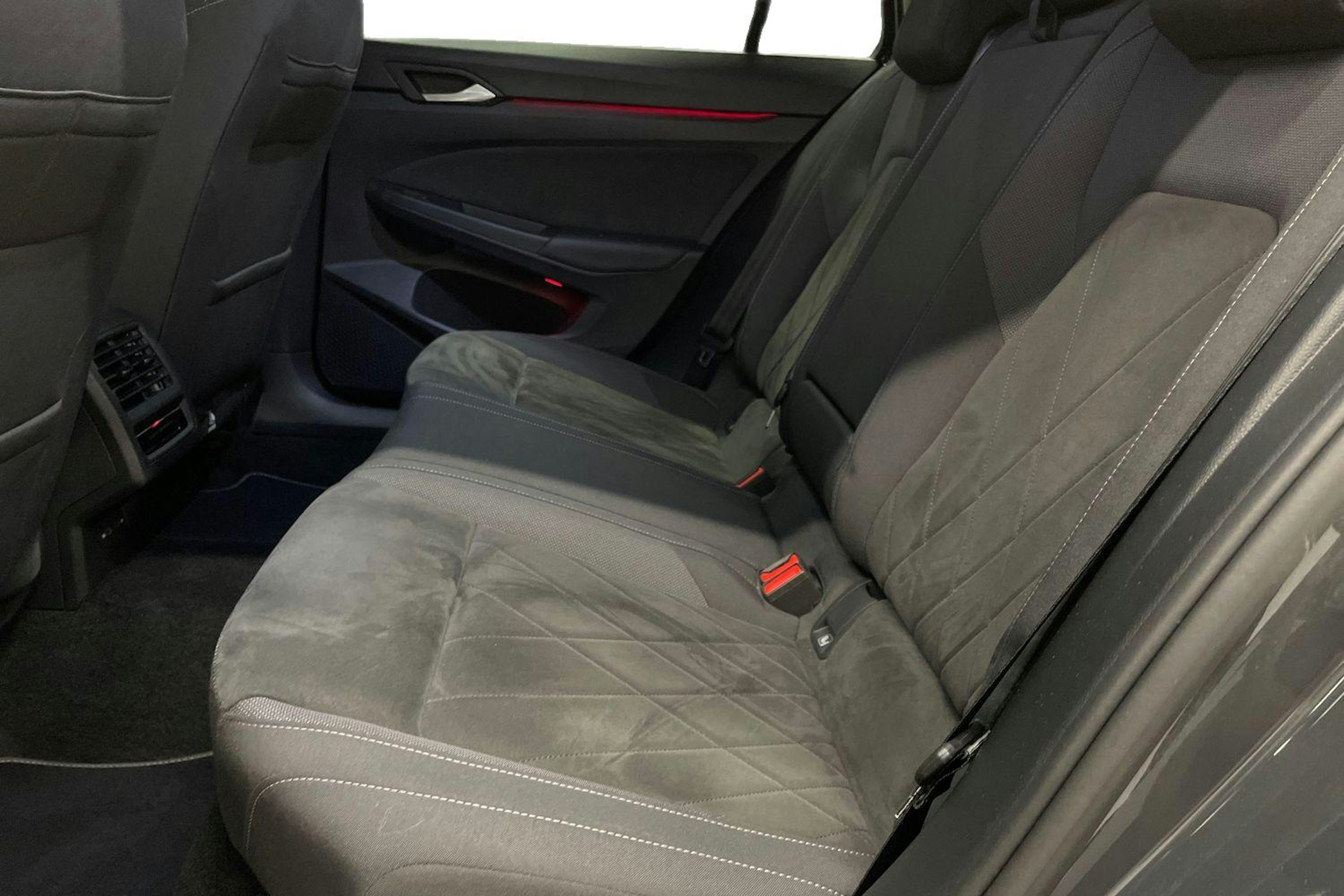 harmaa Volkswagen Golf 2023 kuva 8.