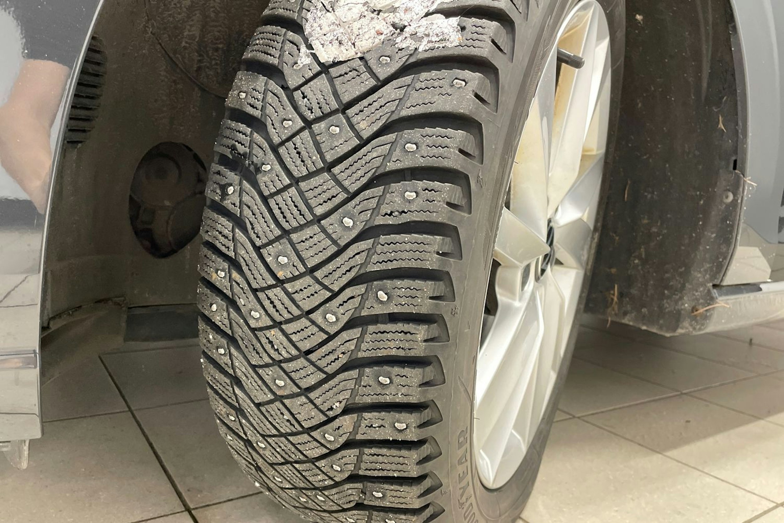 harmaa Volkswagen Golf 2023 kuva 10.