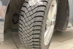 harmaa Volkswagen Golf 2023 kuva 10.