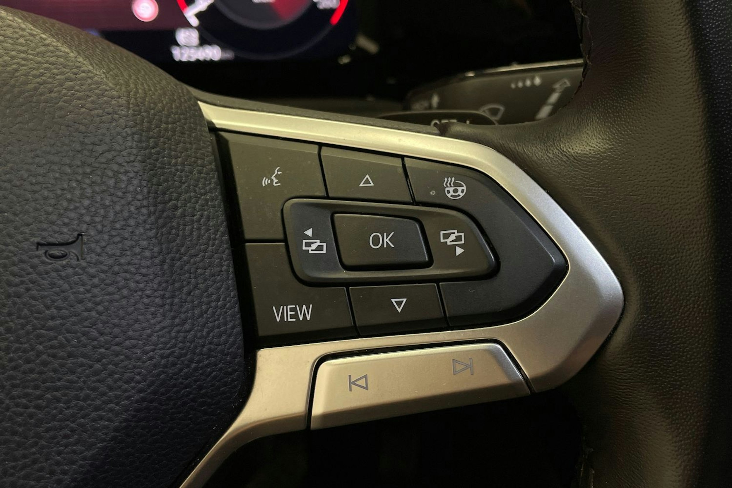 harmaa Volkswagen Golf 2023 kuva 15.