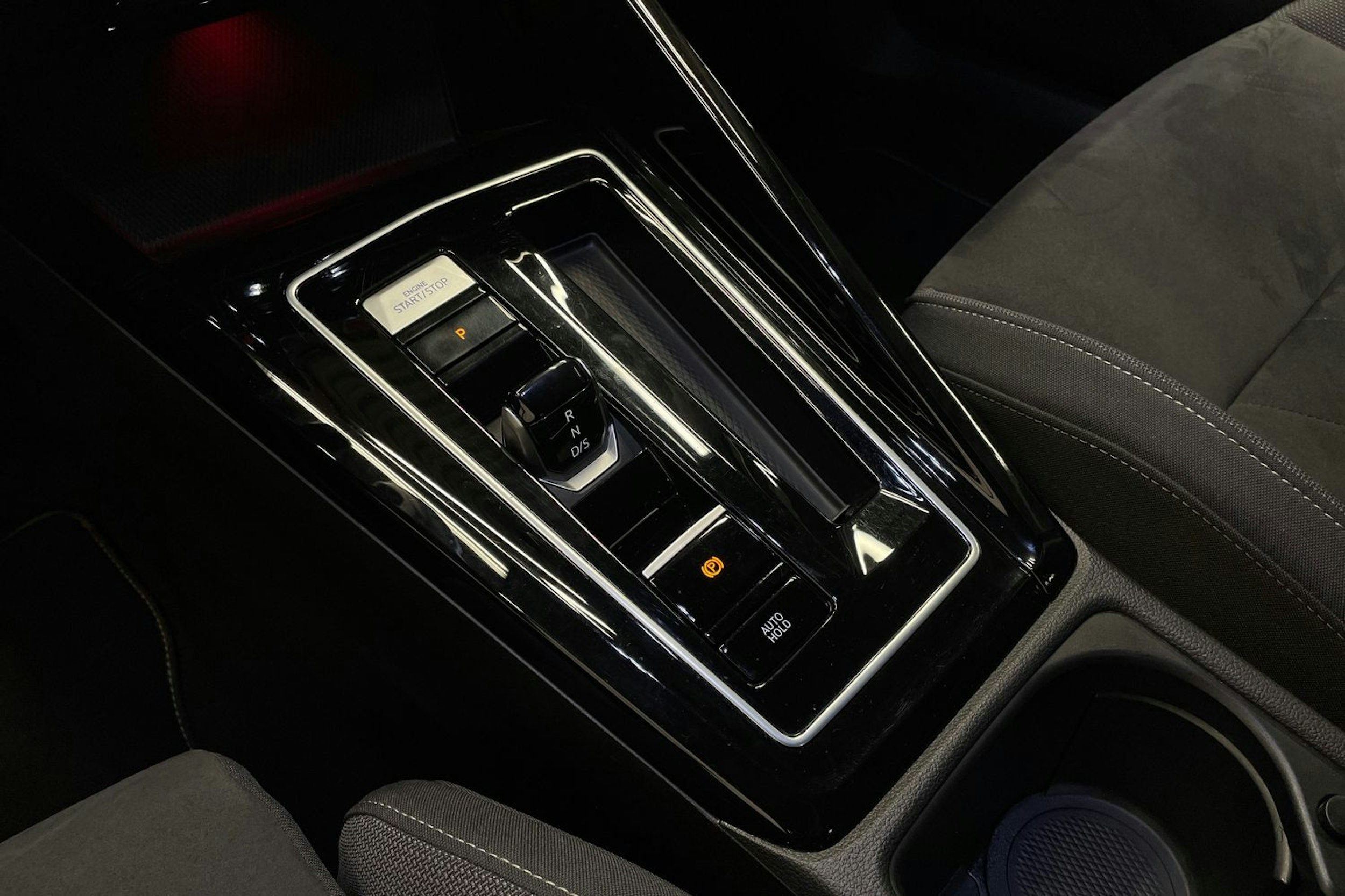 harmaa Volkswagen Golf 2023 kuva 16.