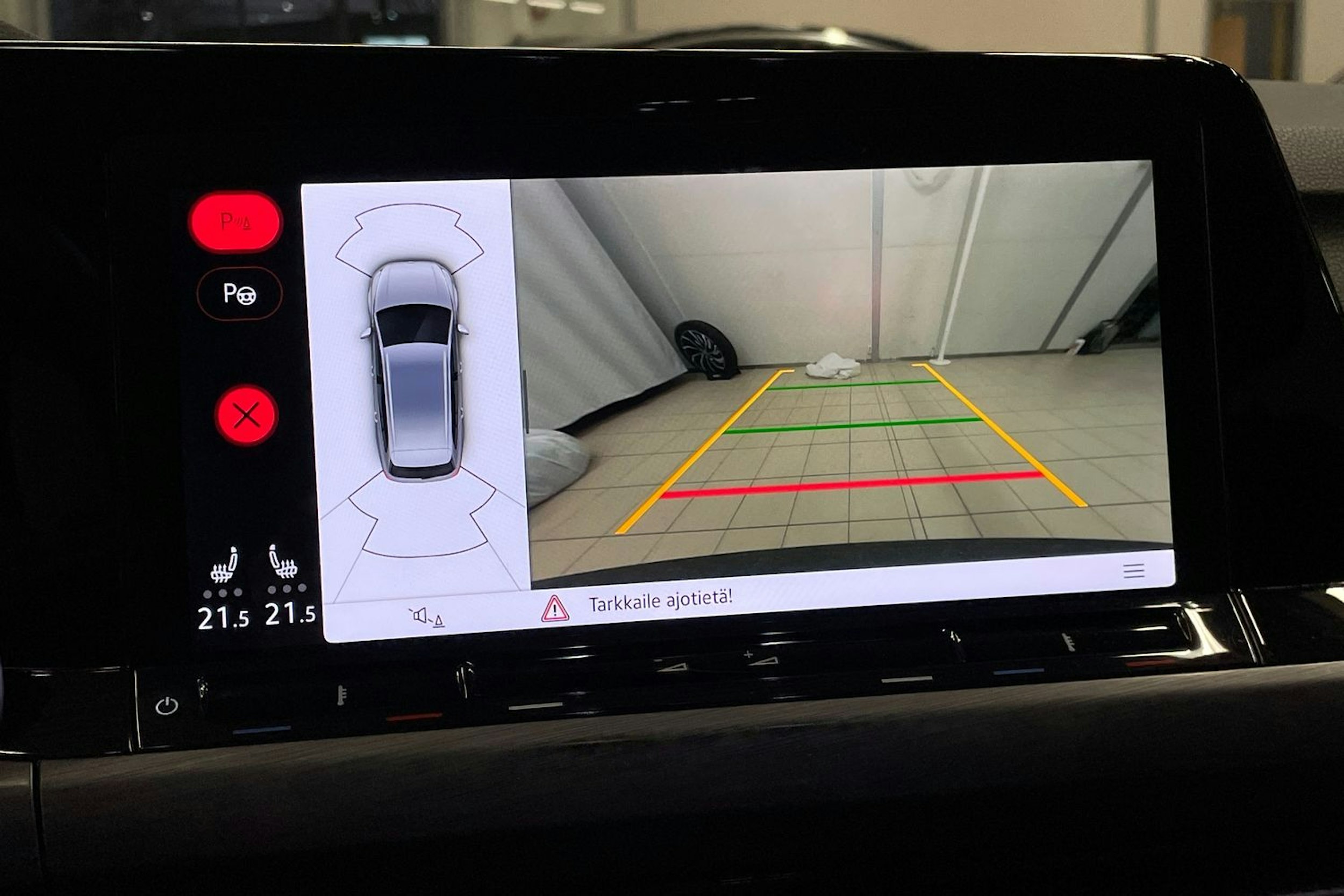 harmaa Volkswagen Golf 2023 kuva 18.