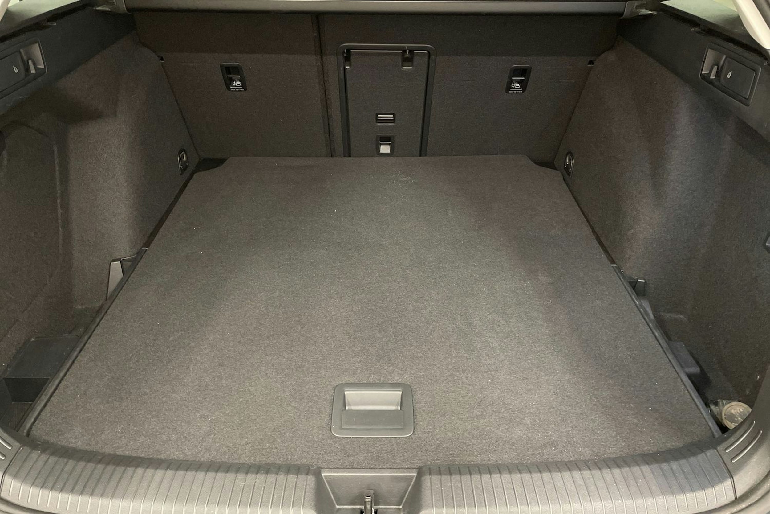 harmaa Volkswagen Golf 2023 kuva 20.